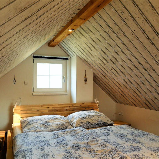 Ferienhaus »Bienenhaus« - Der Schlafboden - er ist recht niedrig.