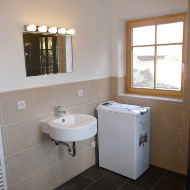 Holiday house »Haus anno 1750« - Bad im EG mit Waschmaschine und Dusche