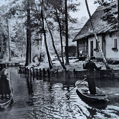 Postkarte 1956 mit zwei Kahnen und Postboten