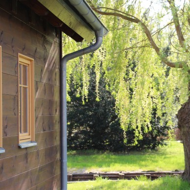 Ferienhaus »Haus anno 1750« - Viel Grün rund ums haus